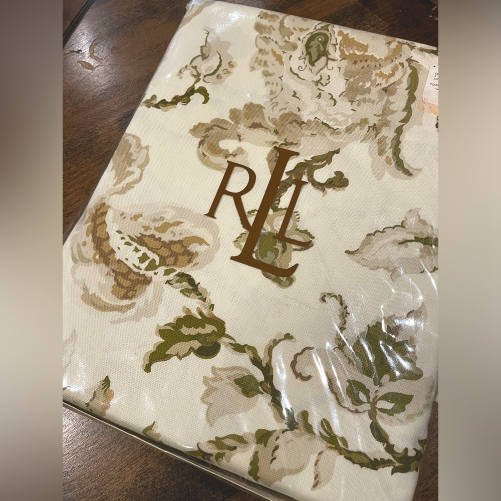 NWT Ralph Lauren Hadley Table cloth 60x84